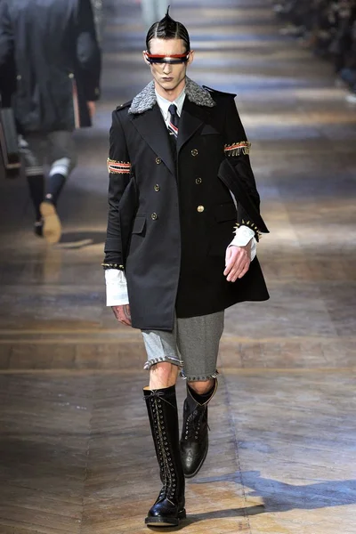 Look 15